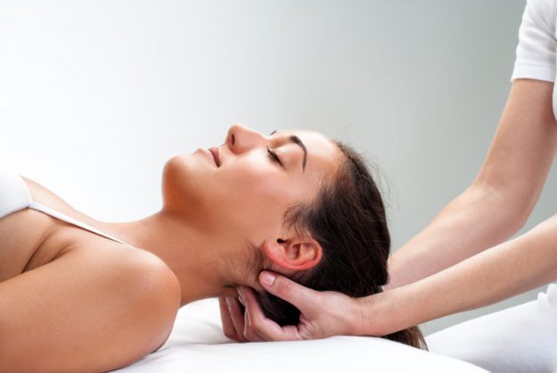Osteopathie kann nachhaltig Beschwerden lindern. Osteopathie kann nachhaltig Beschwerden lindern.